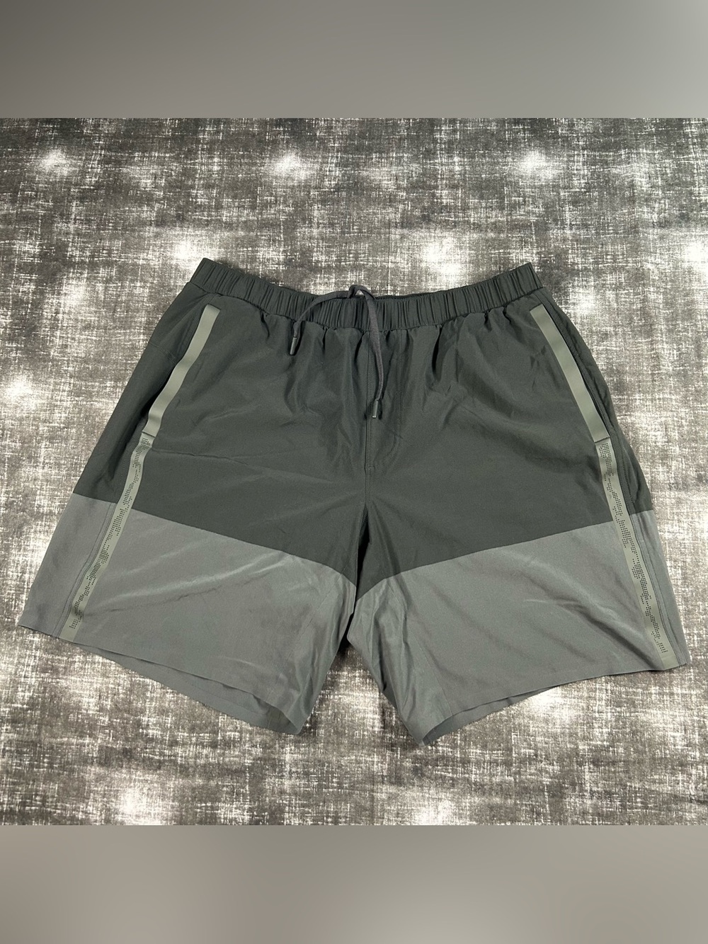 Lululemon Hybrid Shorts Mens XL 9" Gray License To Train Performance Gym Stretch
